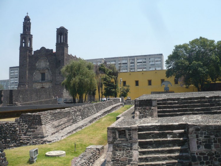 Plaza of the Three Cultures (Tlatelolco) - Understand México